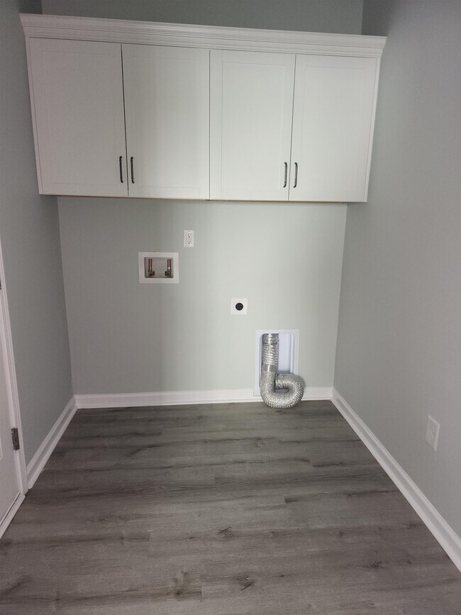 Building Photo - 5527 Redleaf Rose Dr