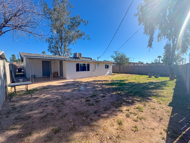 Building Photo - 458 S Mulberry