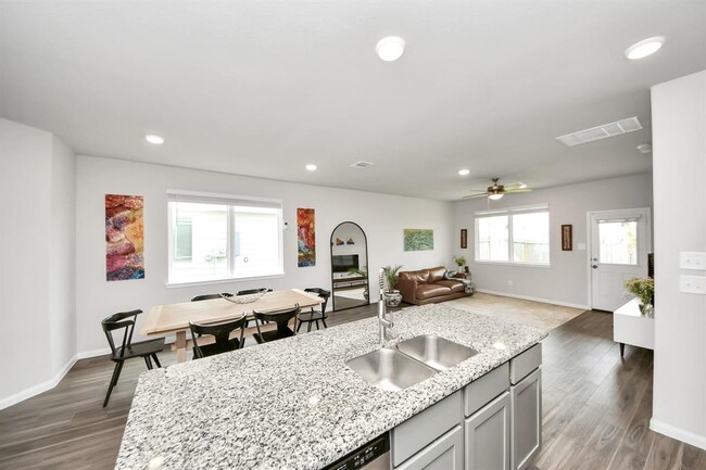 Building Photo - 2473 Carp Dr