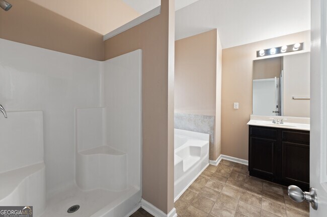 Building Photo - 5884 Little River Rd
