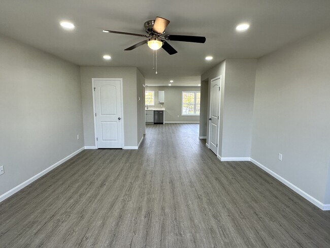 Building Photo - 226 Rojan Rd