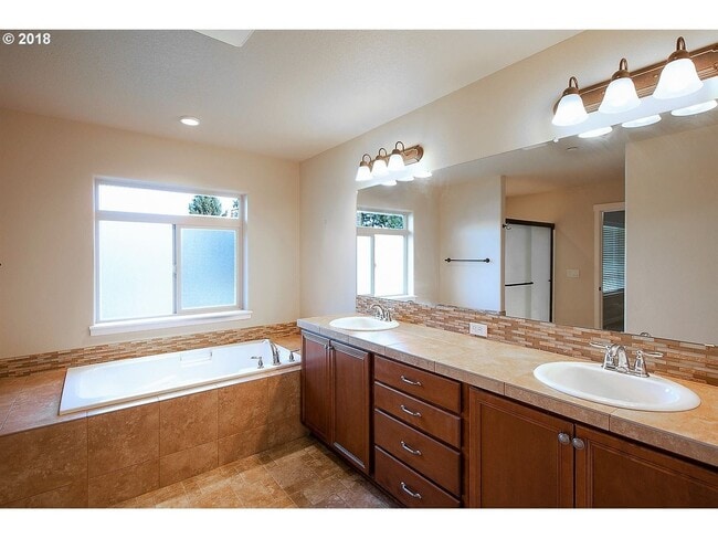 Building Photo - 3-Bedroom Home in SW Beaverton!