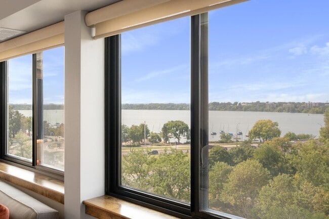 Building Photo - 2885 Knox Ave S