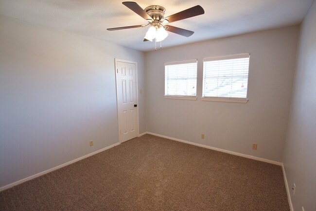 Building Photo - Available Now: Stunning 4-bedroom, 2-bath ...
