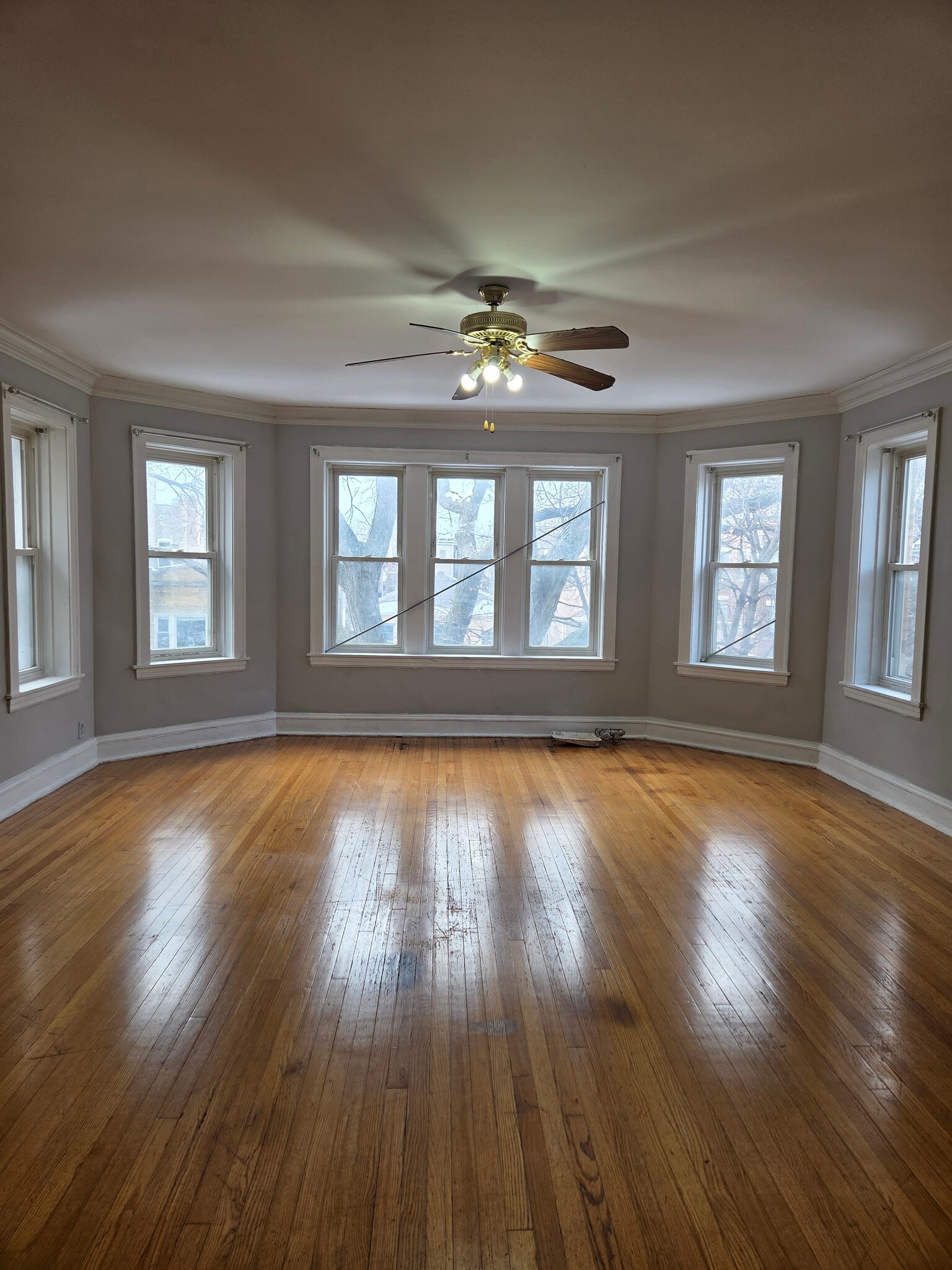 Building Photo - 6433 N Hamilton Ave