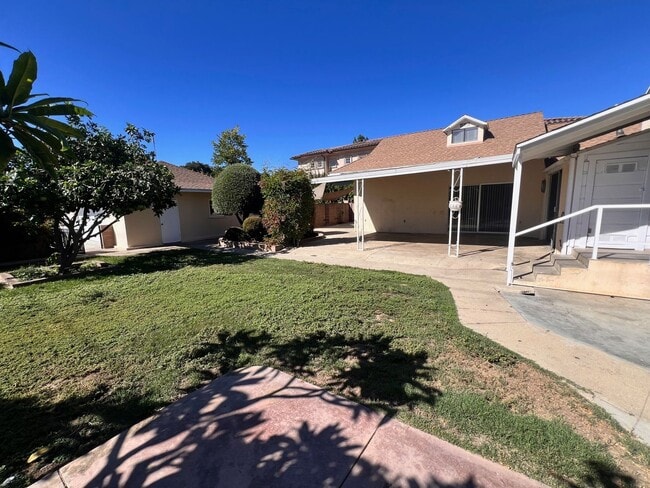 Building Photo - Large and Newly Remodeled Home Available i...