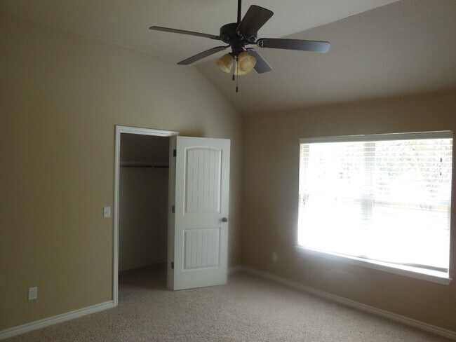 Building Photo - 613 Paseo del Plata Dr