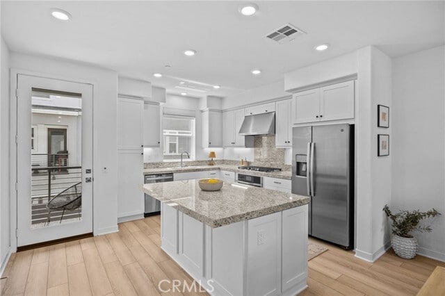 Building Photo - 323 Adela