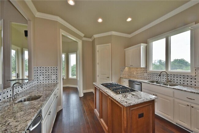 Building Photo - 16828 Little Leaf Ln