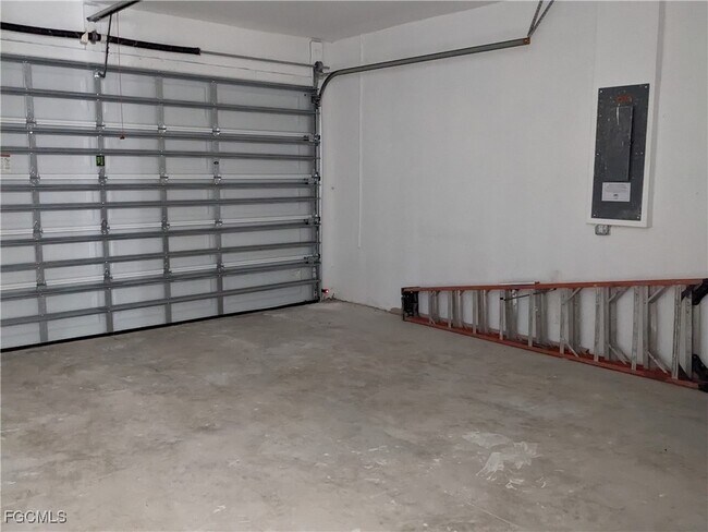 Building Photo - 3027 SW 16th Pl