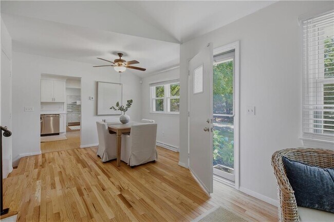 Building Photo - 117 Canonchet Dr