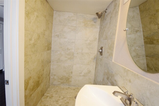 Building Photo - 407 N Chappell Hill St