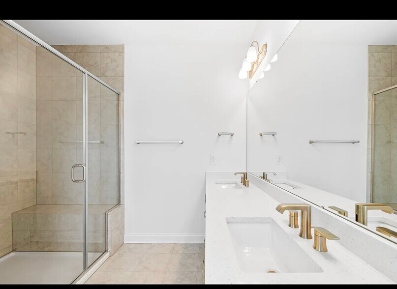 Building Photo - 2092 Barrowcliffe Dr NW