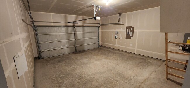 Building Photo - 10029 Little Tree Ln