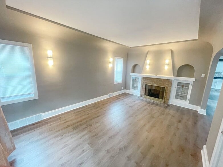 Primary Photo - 2948 N 56th St