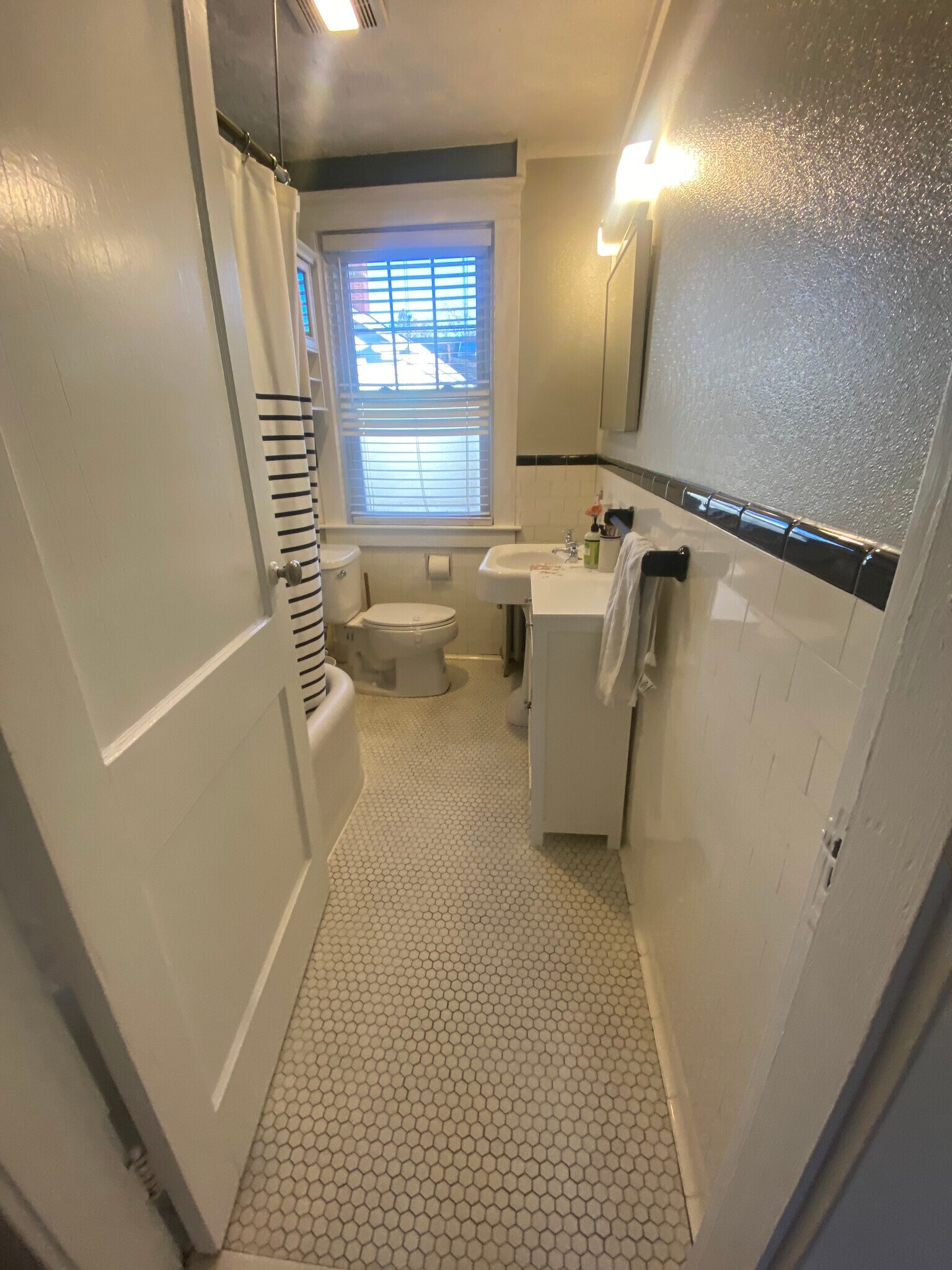 Building Photo - 63 Savoy St