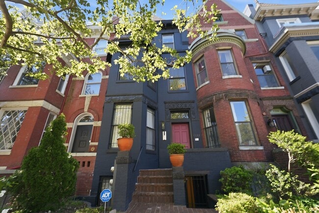 Building Photo - U St Condo | 2 Bed | 1.5 Bath | 975 Sf | Offsite Underground Parking Garage Available for Rent