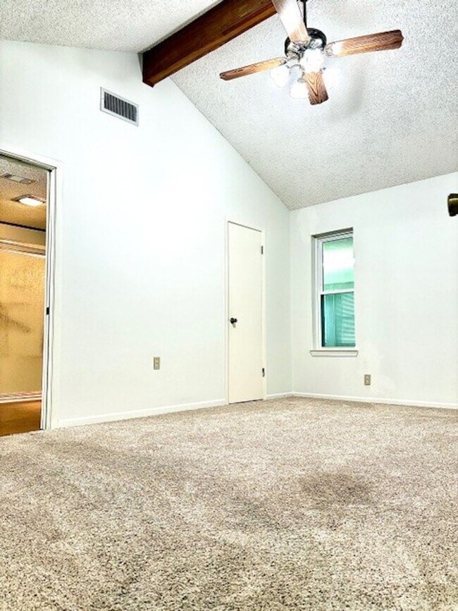Building Photo - Charming 3-Bed, 2-Bath Home in China Sprin...