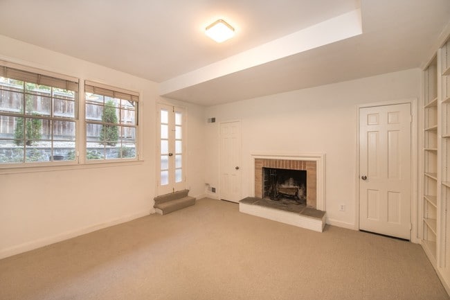 Building Photo - 2527 Queen Annes Ln NW