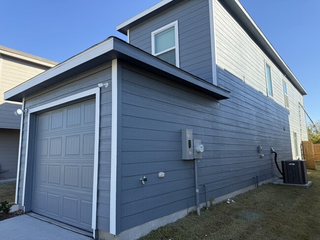 Building Photo - 807 Sandhill Crane Ln