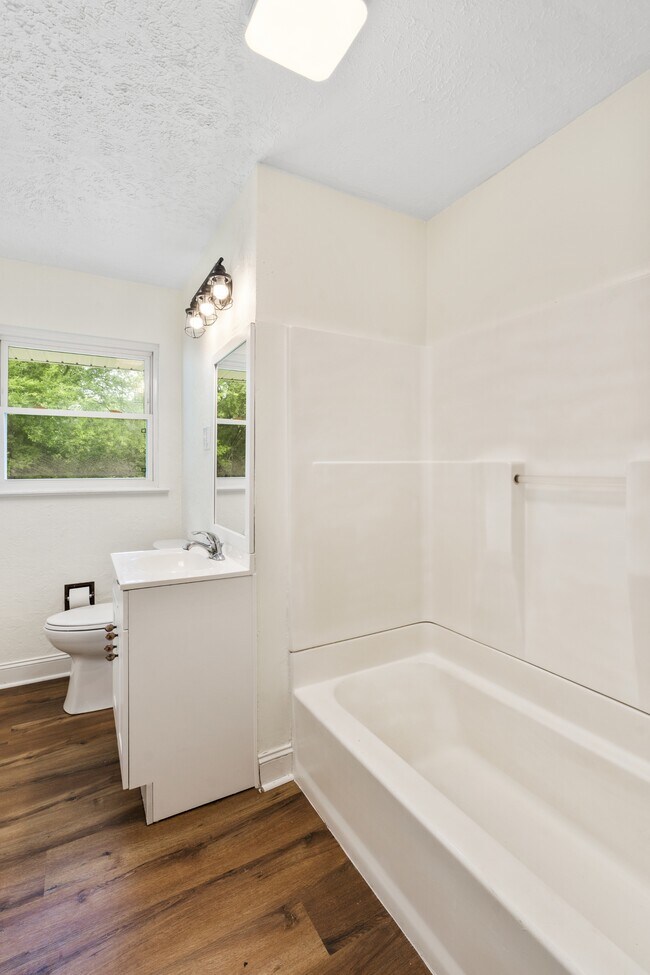 Building Photo - 1331 Phils Dr