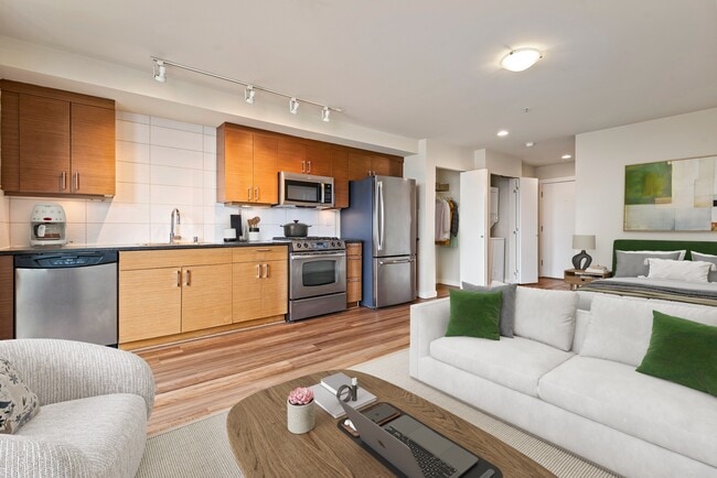 Building Photo - Axis