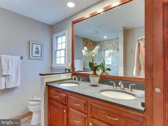 Building Photo - Comfort, Space, and Location: 4BR Alexandria Home Near Huntington Metro