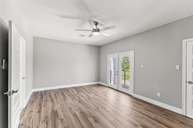 Building Photo - 5510 Pershing St