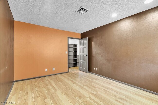 Building Photo - 2457 Swan Ln