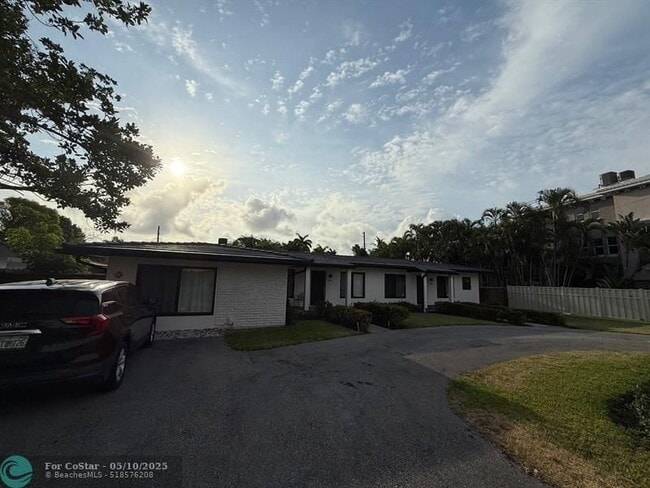 Primary Photo - 1420 NE 26th Ave