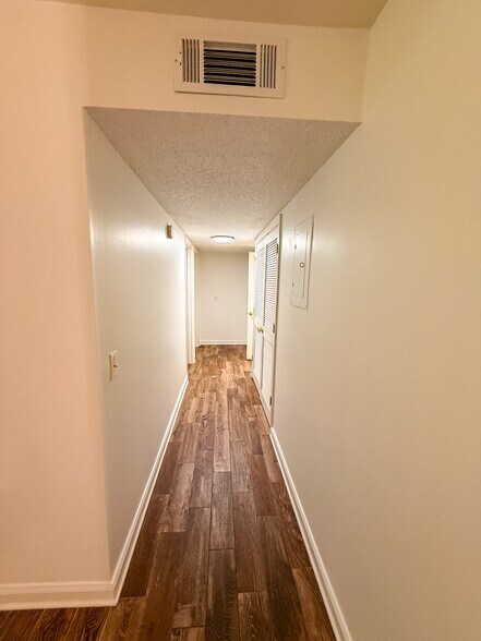 Building Photo - 2929 Selena Dr