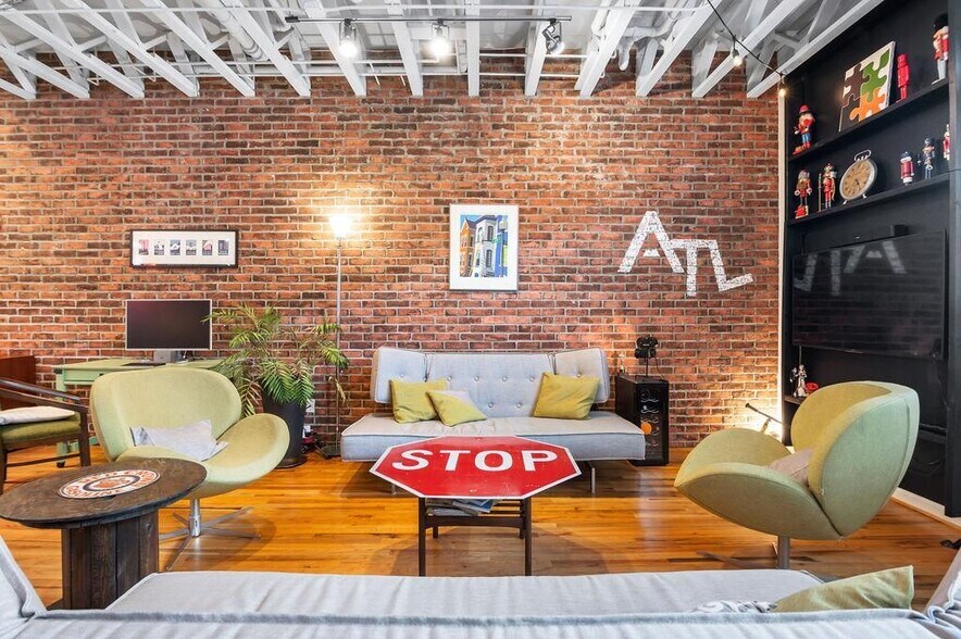 Building Photo - 230 Bradberry St SW