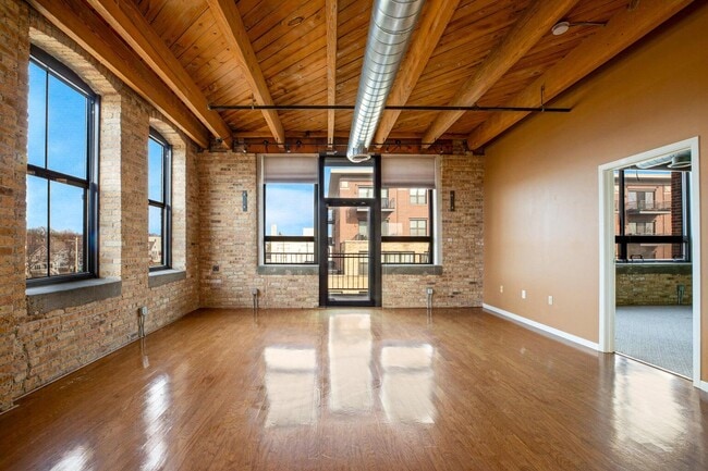 Building Photo - 234 E Reservoir Ave