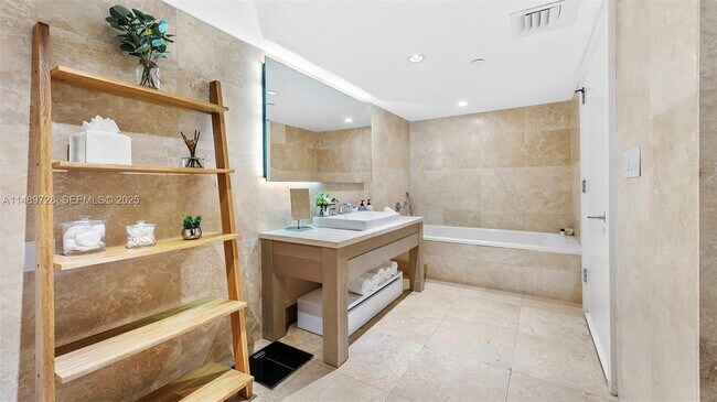 Building Photo - 102 24th St