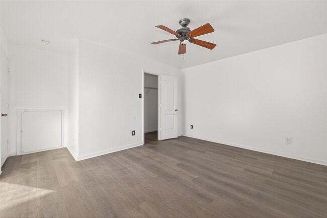 Building Photo - 20807 Echo Manor Dr