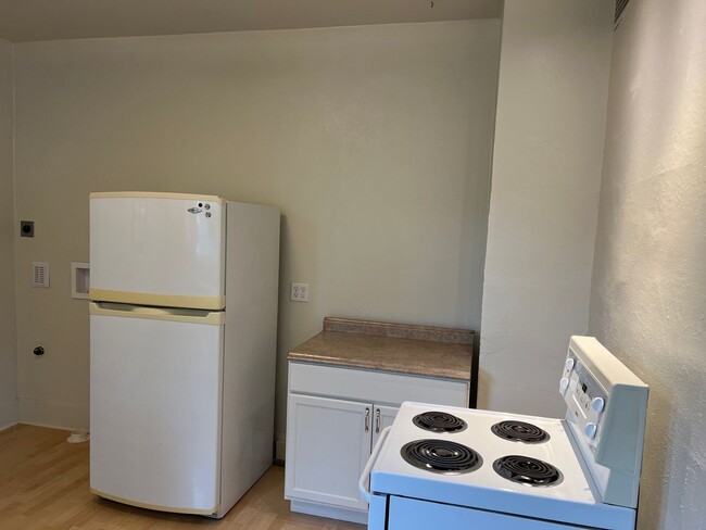 Building Photo - Beautifully updated 1 bedroom 1 bathroom d...