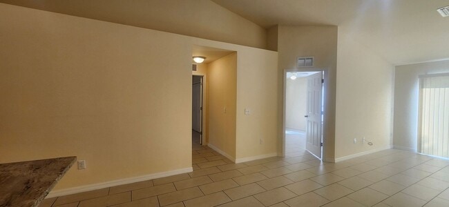 Building Photo - 3 bedroom 2 bath 1 car garage