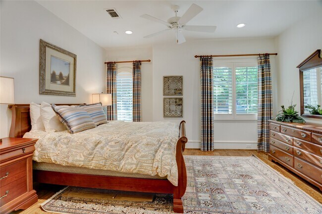 Building Photo - 5015 Jason St