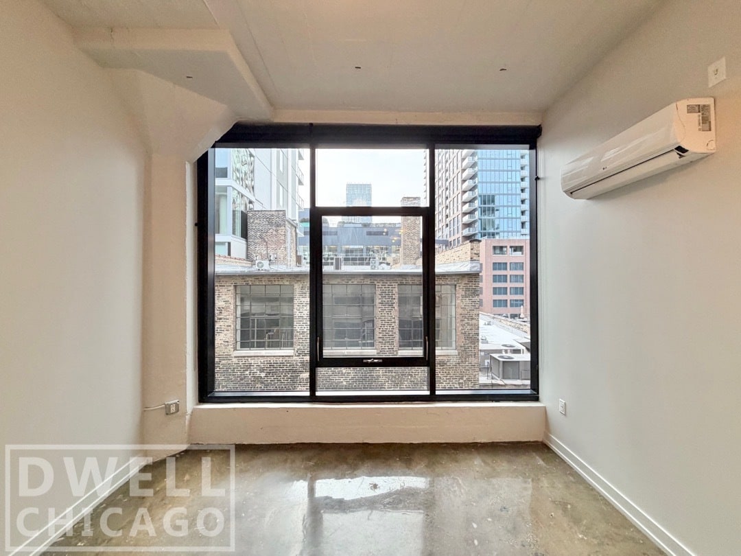 Building Photo - 152 W Huron St