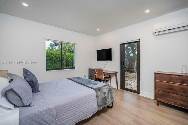 Building Photo - 870 NE 82nd St