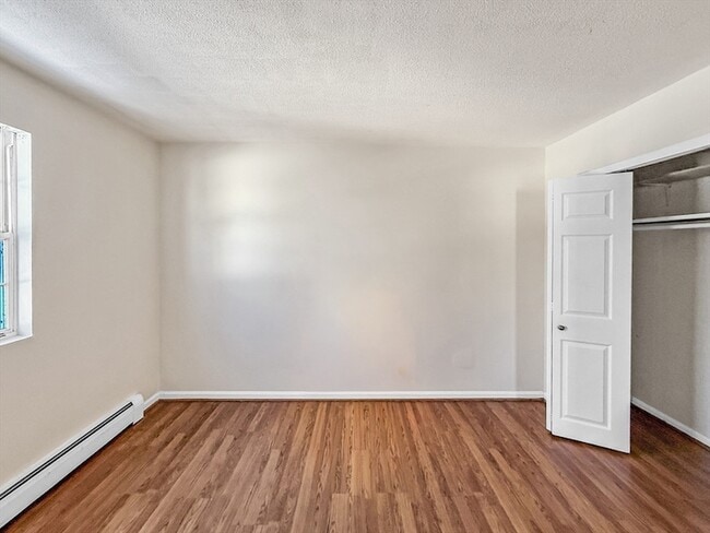 Building Photo - 6 Venice St