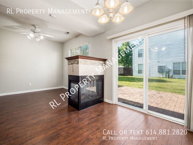Building Photo - Spacious 3 bedroom 2.5 bathroom condo in W...
