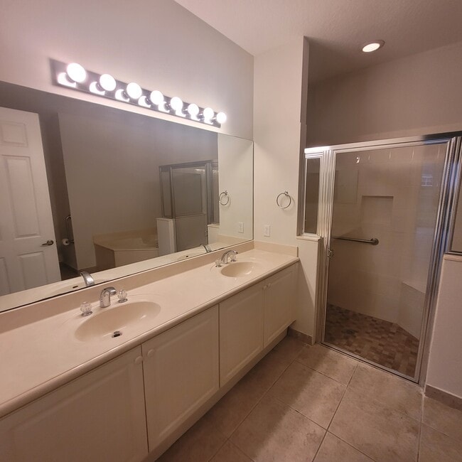 Building Photo - 1701 Mariner Bay Blvd