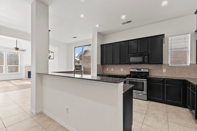 Building Photo - Lake Ridge