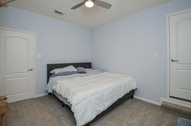 Building Photo - 3654 Royal Royce Dr