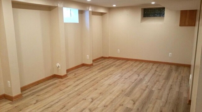 Building Photo - 1409 Gardenia Ave