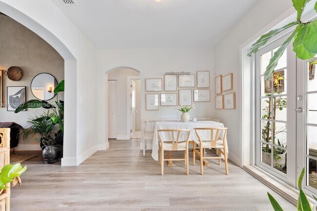 Building Photo - 1024 Lenox Ave.