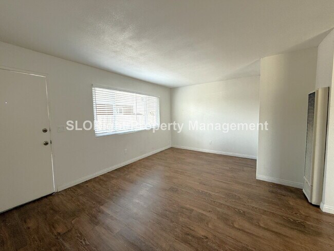 Building Photo - AVAILABLE Now - 2 Bedroom, 1 Bath Grover Beach Apartment