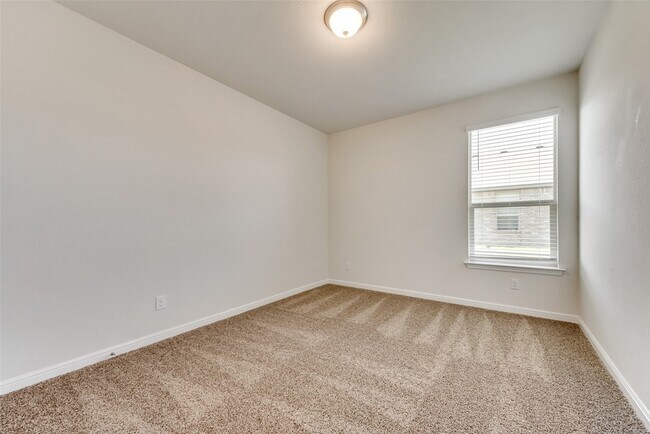 Building Photo - 415 Helm Ln