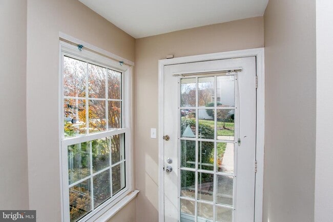 Building Photo - 10014 Beacon Hill Dr